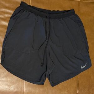 Nike dry fit stride 7" running shorts men's L
